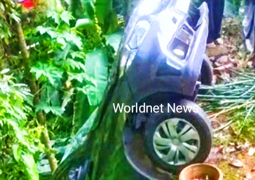 നിയന്ത്രണം വിട്ട കാർ 22 അടി താഴ്ചയിലേക്ക് മറിഞ്ഞു; യാത്രക്കാരായ അമ്മയും മകനും രക്ഷപ്പെട്ടത് തലനാരിഴയ്ക്ക്